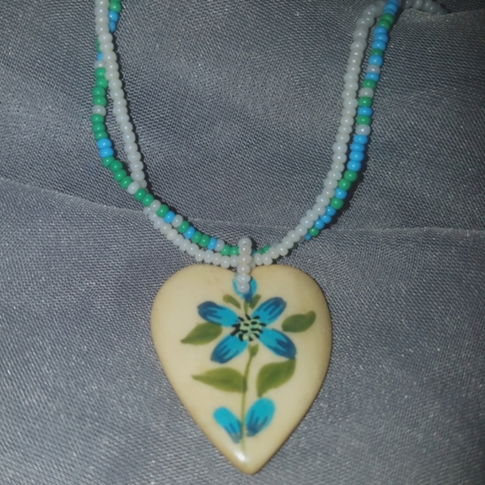 🌷3/$20🌷Vintage Beaded Necklace & Painted Heart Pendant
